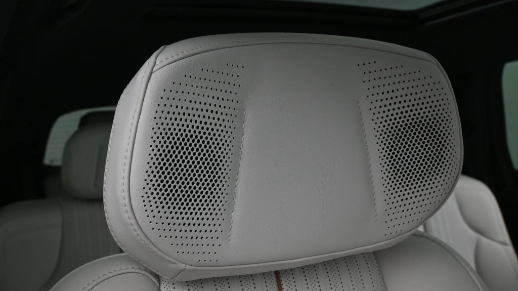 Certified 2027 Cadillac Vistiq Sport AWD/4WD image 18
