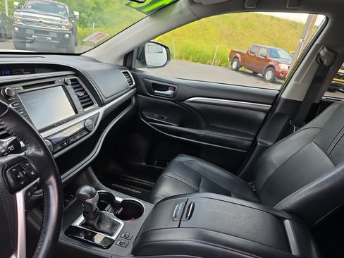 Used 2018 Toyota Highlander SE AWD/4WD image 23