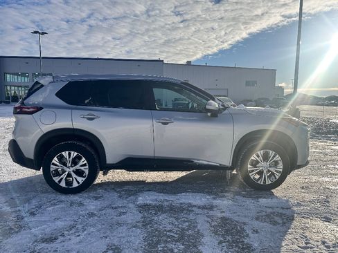 Used 2023 Nissan Rogue SV image 4