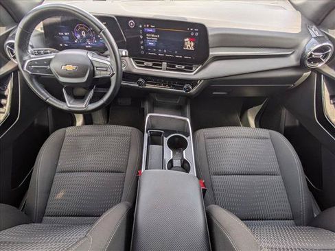 Used 2025 Chevrolet Equinox LT w/ Safety and Technology Package FWD image 17
