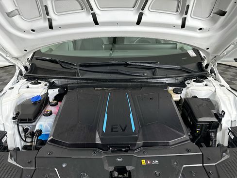 Used 2024 Hyundai Ioniq 5 SE image 32