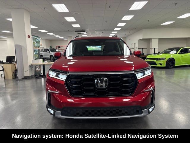 Used 2024 Honda Pilot Touring image 2