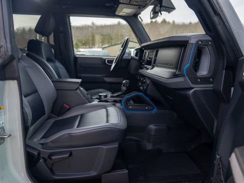 Used 2022 Ford Bronco Black Diamond image 12