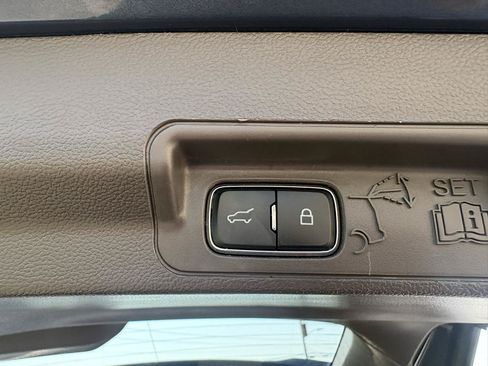 Used 2020 Ford Explorer Platinum w/ Premium Technology Package AWD/4WD image 5