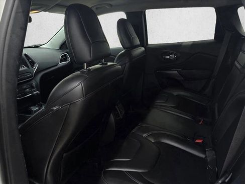Used 2019 Jeep Cherokee Latitude Plus FWD image 12