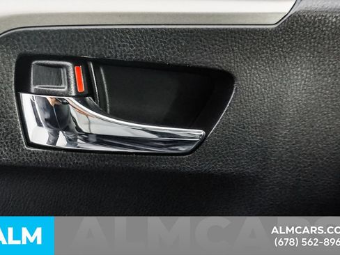 Used 2018 Toyota RAV4 XLE AWD/4WD image 52