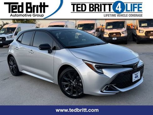 Used 2025 Toyota Corolla XSE FWD image 1