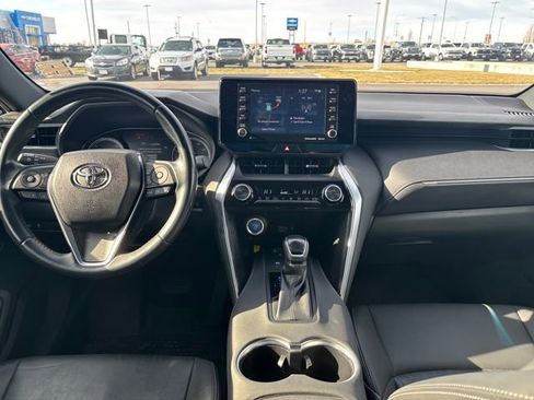 Used 2021 Toyota Venza image 12