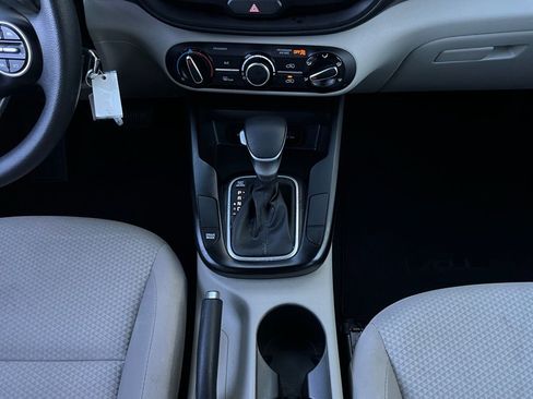 Used 2025 Kia Soul LX w/ LX Technology Package image 13