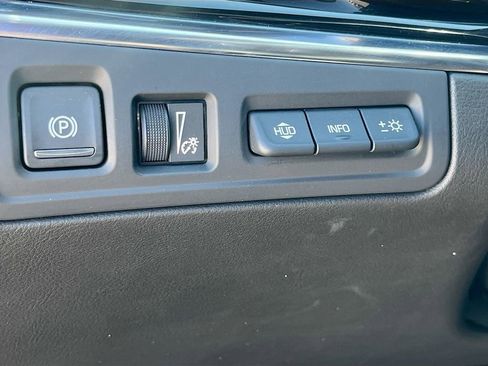 Used 2022 Cadillac XT6 Premium Luxury w/ Technology Package image 10