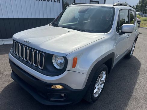 Used 2018 Jeep Renegade Latitude image 4