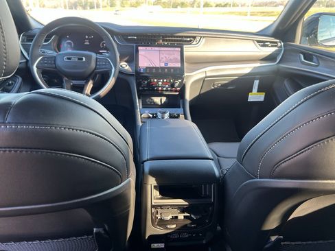 New 2025 Jeep Grand Cherokee Limited AWD/4WD image 11