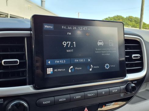 Used 2025 Hyundai Venue SEL FWD image 11