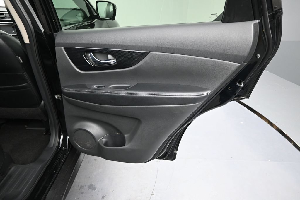 Used 2017 Nissan Rogue SL w/ SL Premium Package FWD image 9