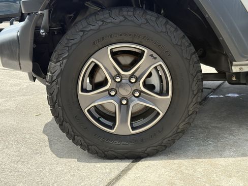 Used 2019 Jeep Wrangler Unlimited Sport S AWD/4WD image 12