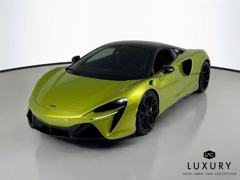 Used 2023 McLaren Artura RWD image 4