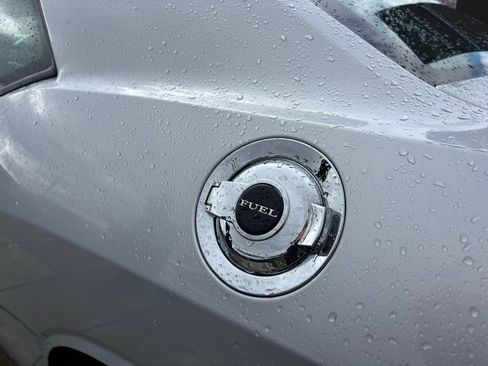 Used 2023 Dodge Challenger SXT image 8