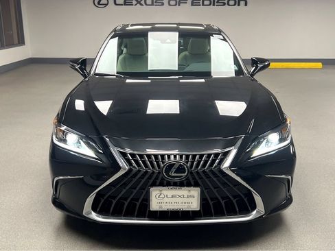 Used 2025 Lexus ES 300h w/ Premium Package FWD image 2