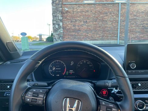 Used 2025 Honda Civic Sport image 33