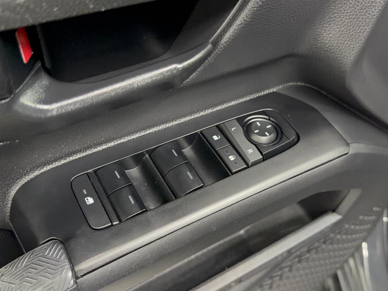 Used 2024 Toyota Tacoma SR5 AWD/4WD image 15