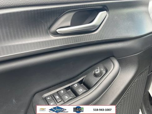 Used 2023 Jeep Grand Cherokee Laredo AWD/4WD image 11