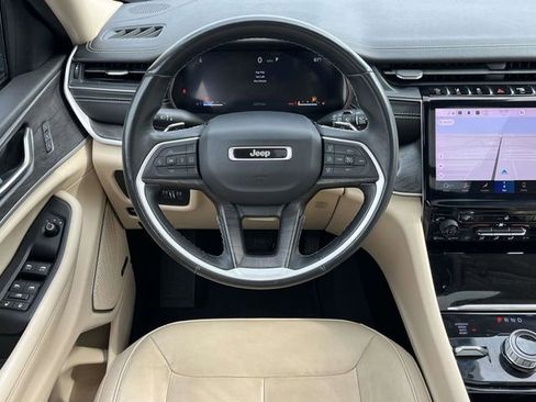 Used 2022 Jeep Grand Cherokee L Limited AWD/4WD image 19