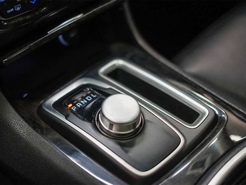 Used 2019 Chrysler 300 Limited image 23