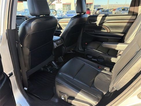 Used 2014 Toyota Highlander Limited image 29