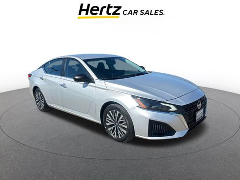 Used 2024 Nissan Altima 2.5 SV image 1