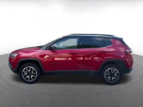 Used 2025 Jeep Compass Trailhawk AWD/4WD image 7