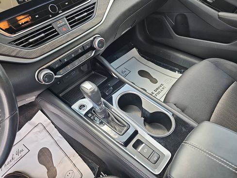 Used 2023 Nissan Altima 2.5 SV w/ SV Premium Package image 29