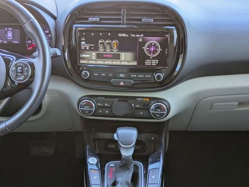Used 2021 Kia Soul EX image 18