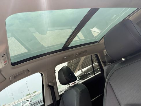 Used 2020 Volkswagen Tiguan SE w/ Panoramic Sunroof Package FWD image 17