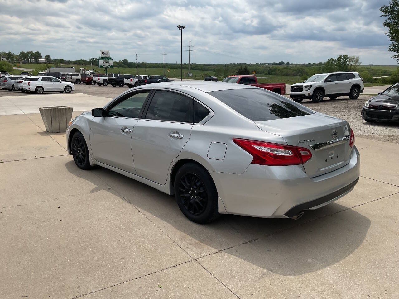 Used 2017 Nissan Altima 2.5 S w/ Power Driver Seat Package FWD image 7