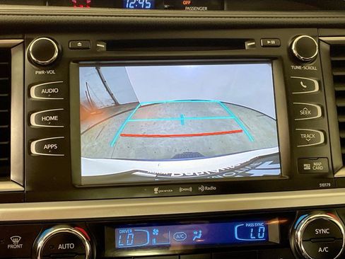 Used 2018 Toyota Highlander XLE AWD/4WD image 6