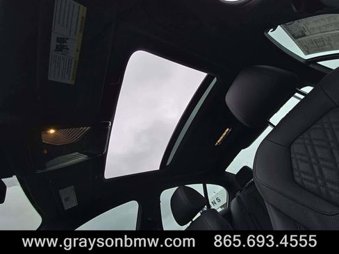 Used 2022 BMW 530e xDrive w/ Premium Package image 12