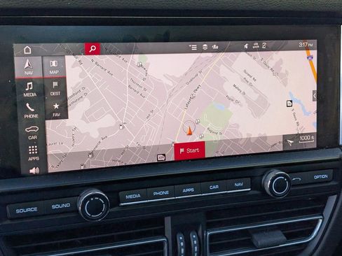 Used 2021 Porsche Macan image 24