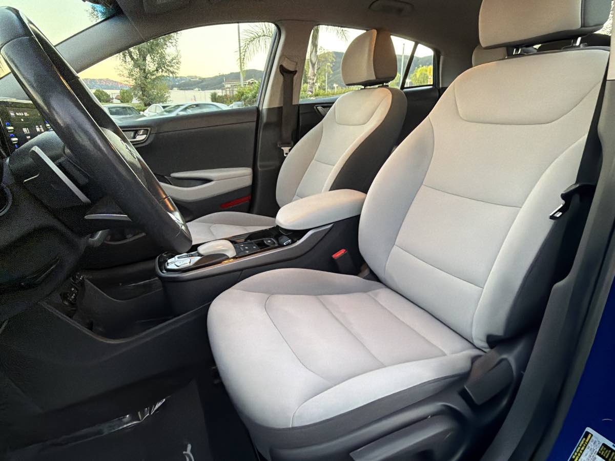 Used 2021 Hyundai Ioniq SE FWD image 17