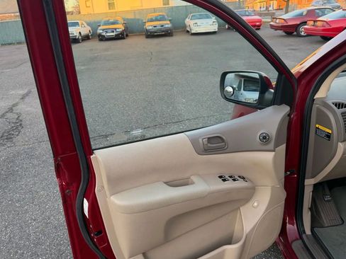 Used 2012 Kia Sedona LX image 13