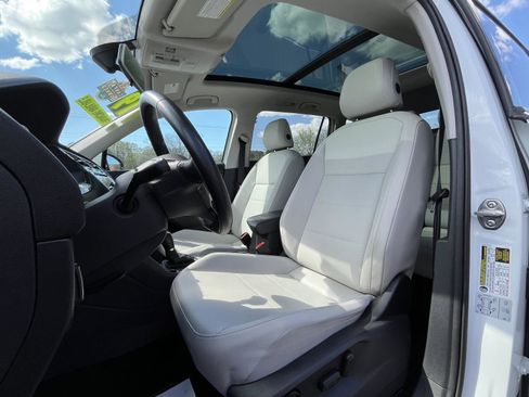 Used 2019 Volkswagen Tiguan SE w/ Panoramic Sunroof Package image 6