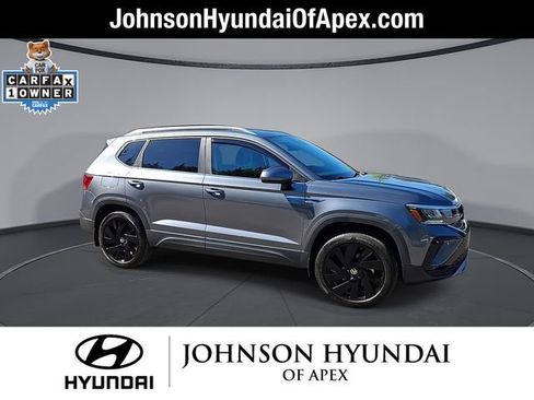Used 2024 Volkswagen Taos SE w/ Black Wheel Plus Package AWD/4WD image 10