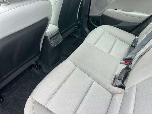 Used 2017 Hyundai Elantra SE FWD image 12