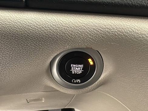 Used 2024 Chrysler Pacifica Touring-L image 26