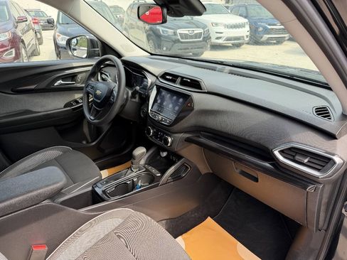 Used 2023 Chevrolet TrailBlazer LT w/ Convenience Package FWD image 9