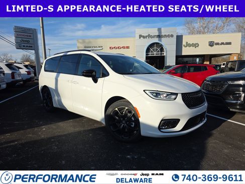 New 2026 Chrysler Pacifica Limited w/ S Appearance Package image 1