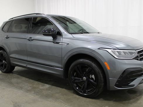 Used 2024 Volkswagen Tiguan SE R-Line AWD/4WD image 4