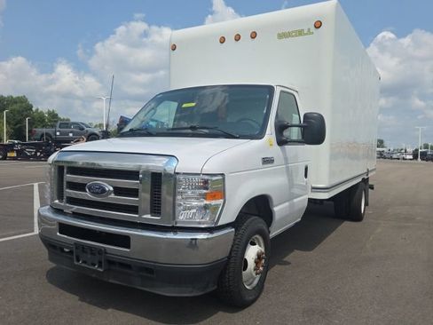 Used 2023 Ford E-450 and Econoline 450 Super Duty RWD image 2