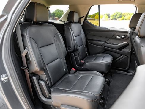 Used 2020 Chevrolet Traverse Premier image 40