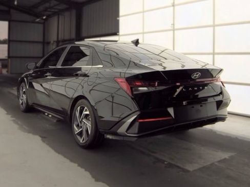 Used 2025 Hyundai Elantra SEL FWD image 6