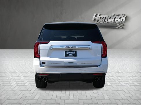 Used 2021 GMC Yukon XL Denali w/ Denali Premium Package AWD/4WD image 9